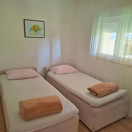 Vikendica Vlahic, Goranci * Mostar